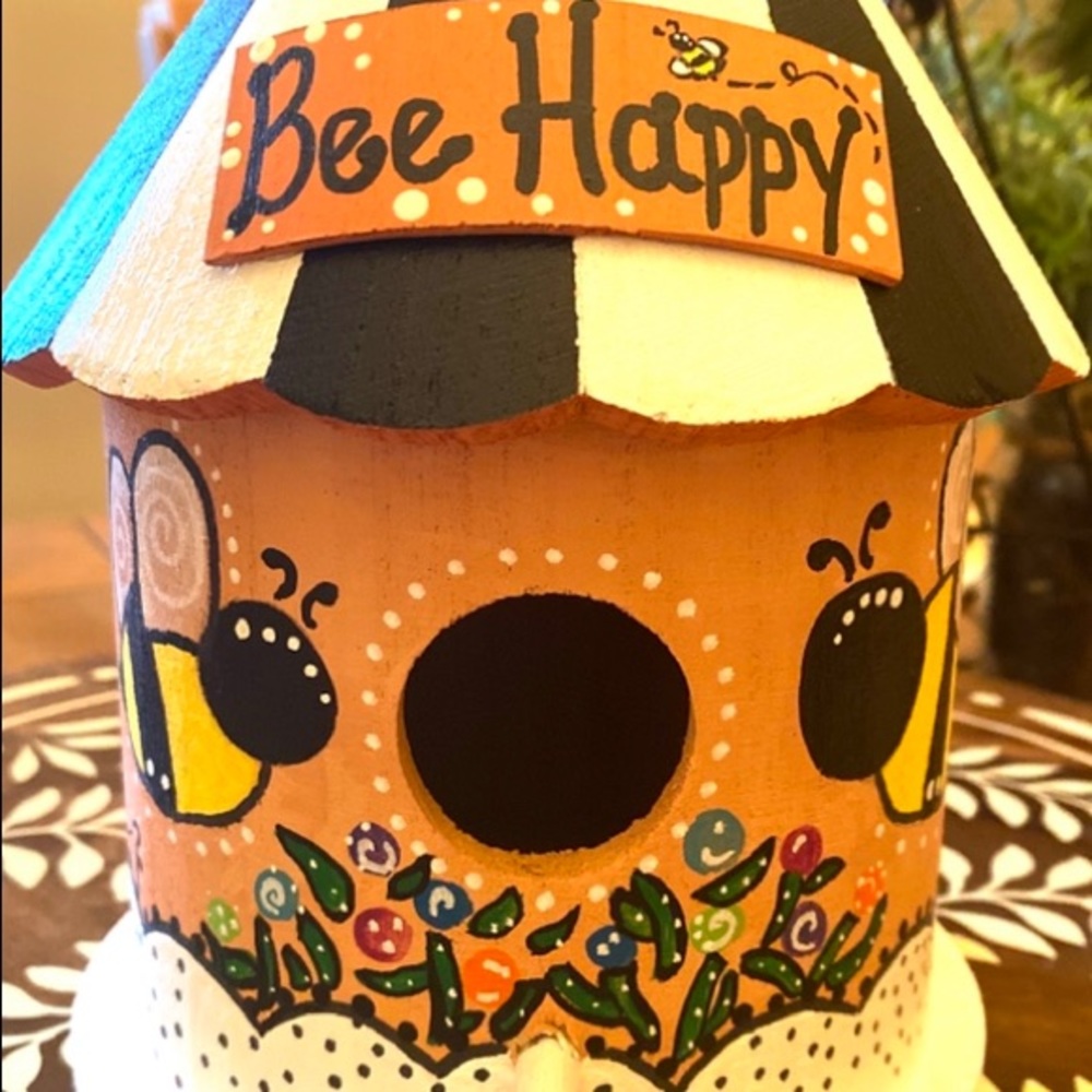 Handpainted birdhouse “Bee Happy”